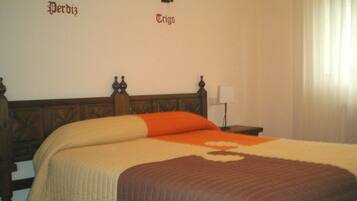 غرفة مزدوجة أو بسريرين منفصلين | مكتب وواي فاي مجانًا وملاءات أسرّة