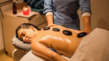 BehandlungsrĂ€ume fĂŒr Paare, Sauna, Whirlpool, Dampfbad