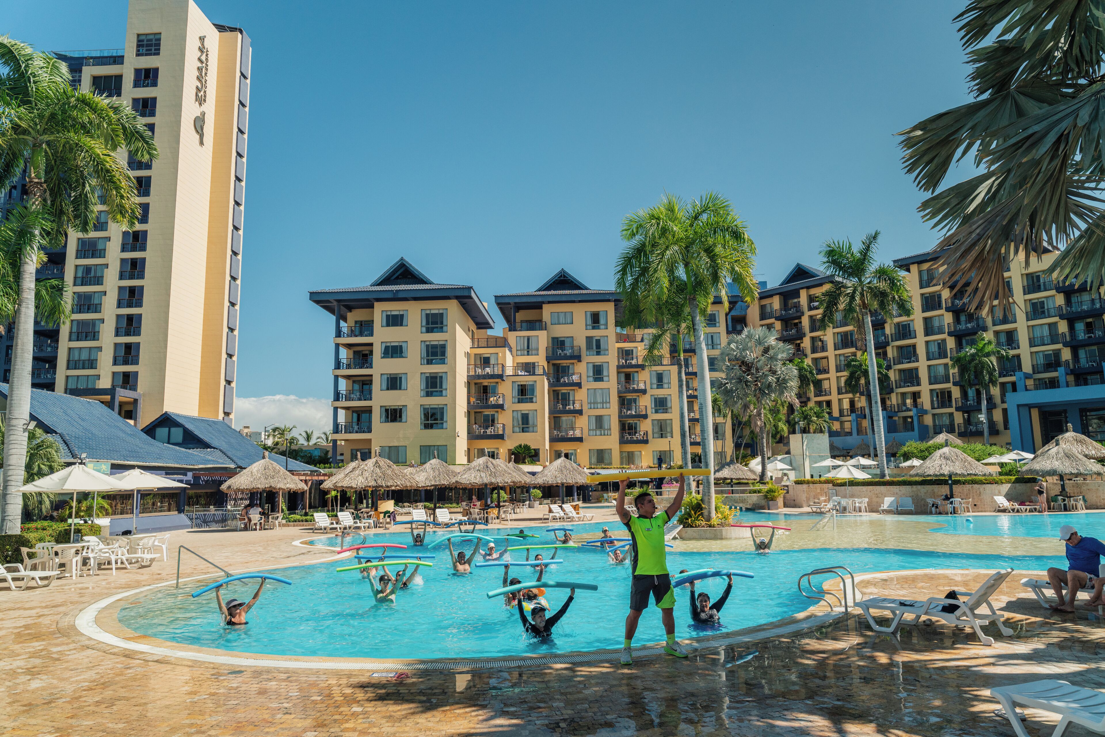 7 outdoor pools, pool umbrellas, sun loungers