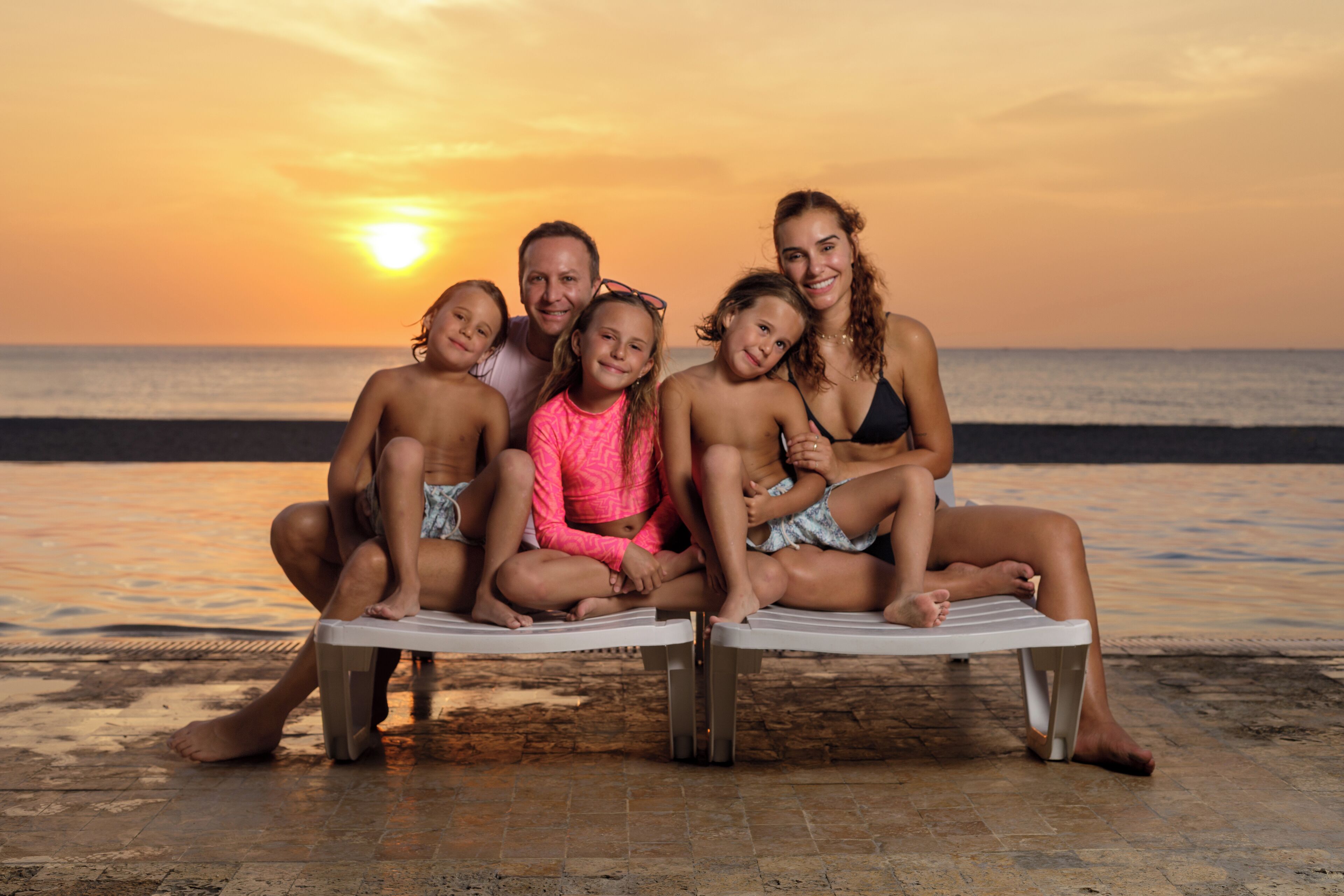 7 outdoor pools, pool umbrellas, pool loungers