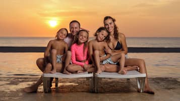 7 piscines extérieures, parasols de plage, chaises longues