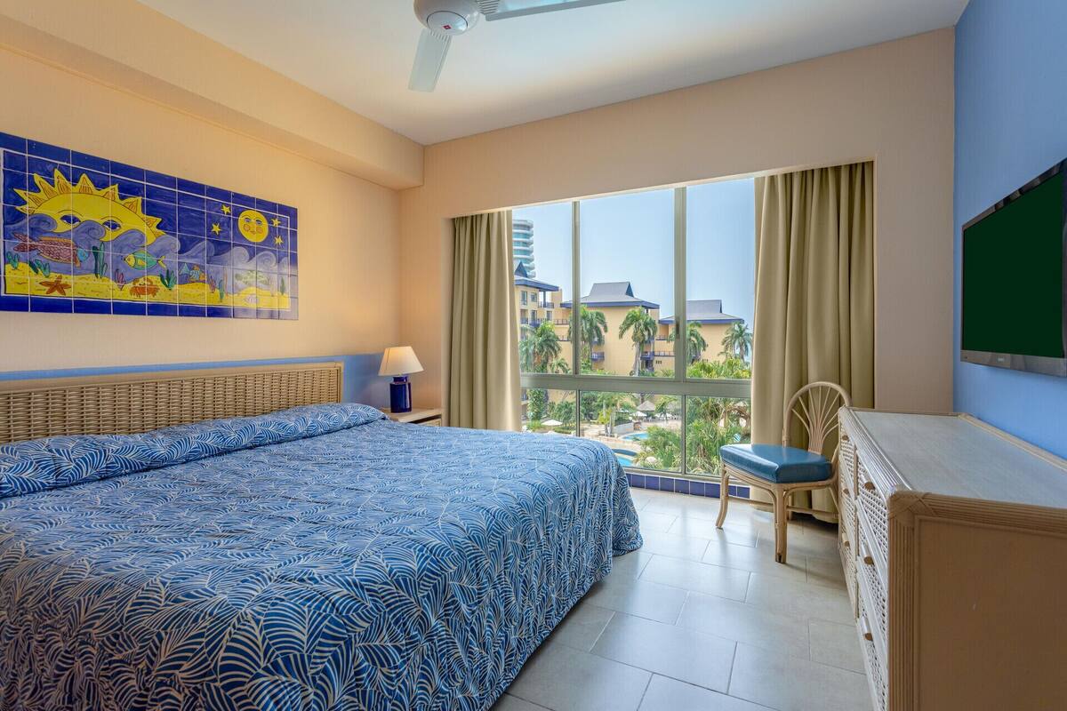 In-room safe, WiFi (free)