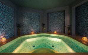 Indoor spa tub