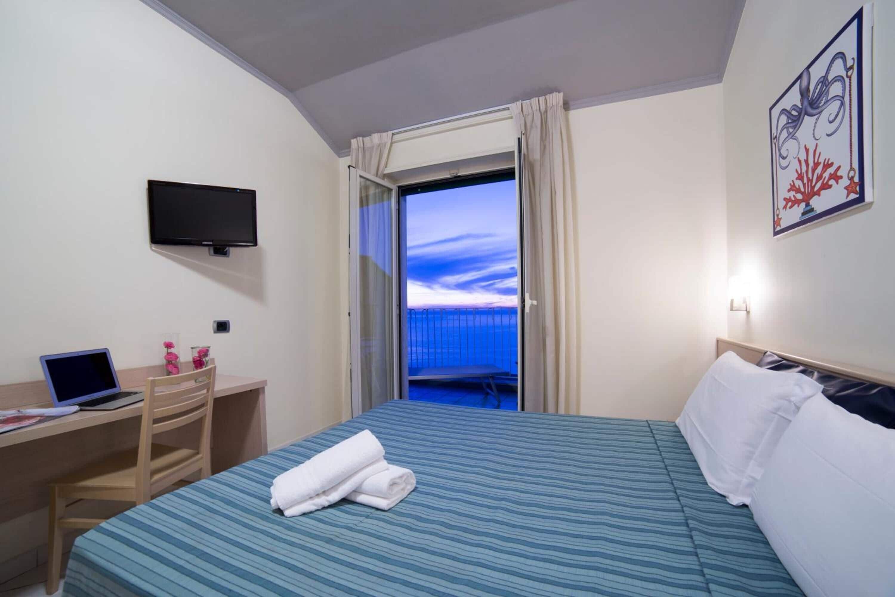 In-room safe, desk, laptop workspace, free WiFi