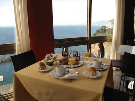 Daily buffet breakfast for a fee. Hotel Cosmomare