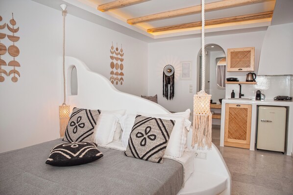 Superior Quadruple Room | In-room safe, individually decorated, individually furnished - Antonia Studios (Naxos)