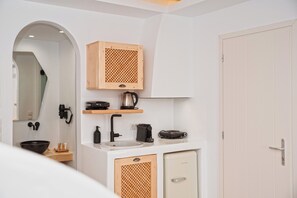 Superior Quadruple Room | In-room safe, individually decorated, individually furnished - Antonia Studios (Naxos)