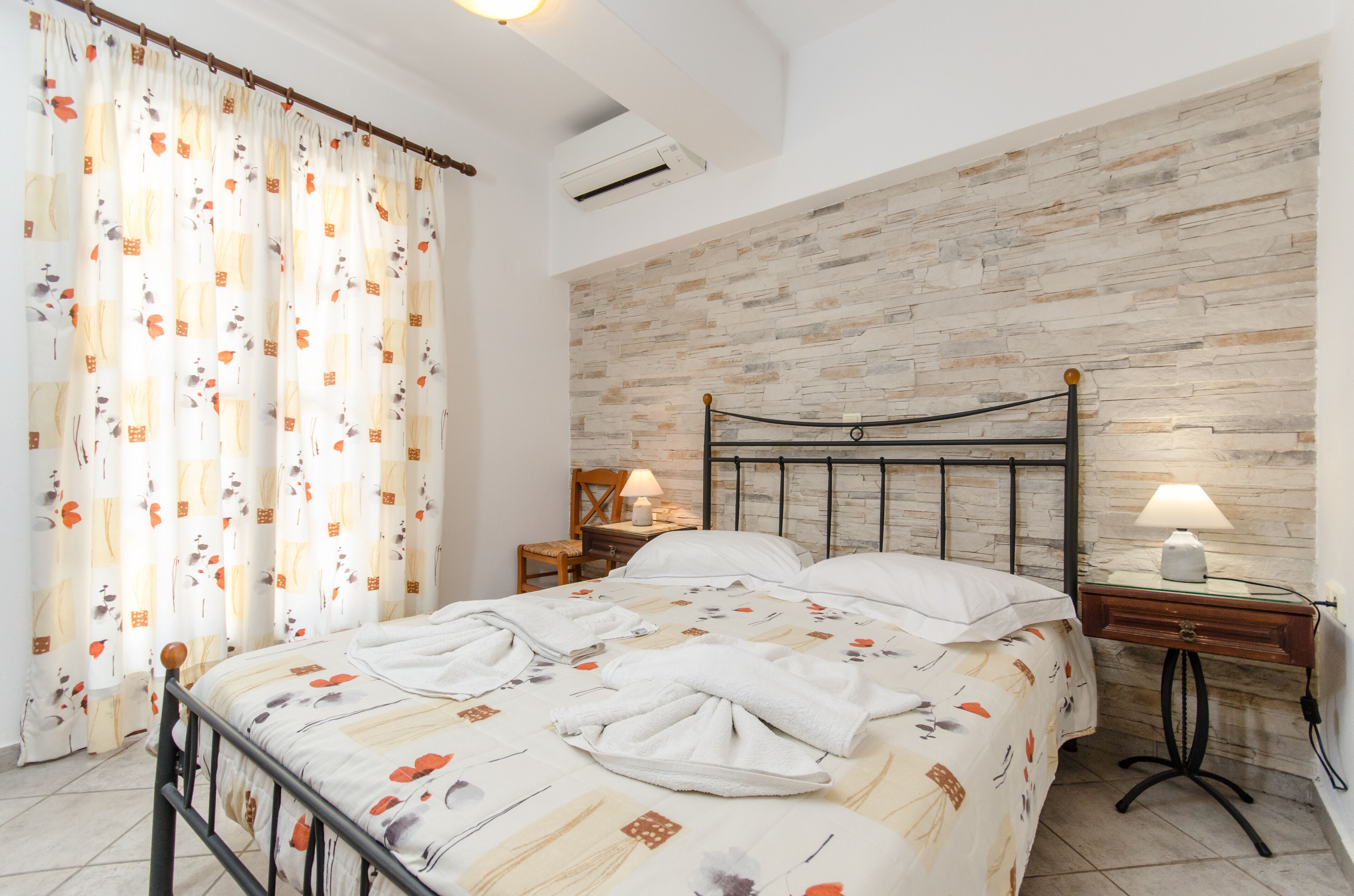 Apartment, 2 Bedrooms, Basement | Zimmersafe, individuell dekoriert, individuell eingerichtet