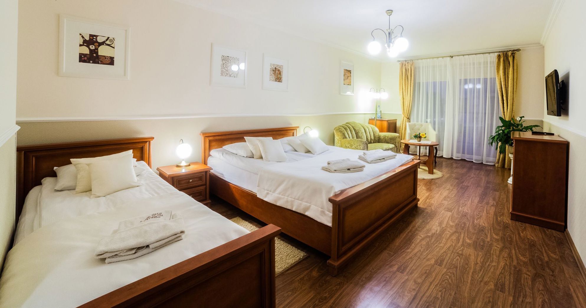 Safe på rommet, individuelt dekorert, blendingsgardiner og lydisolert