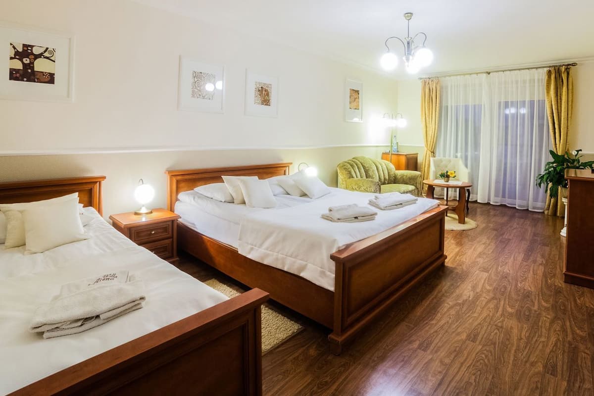 Zimmersafe, individuell dekoriert, Verdunkelungsvorhänge