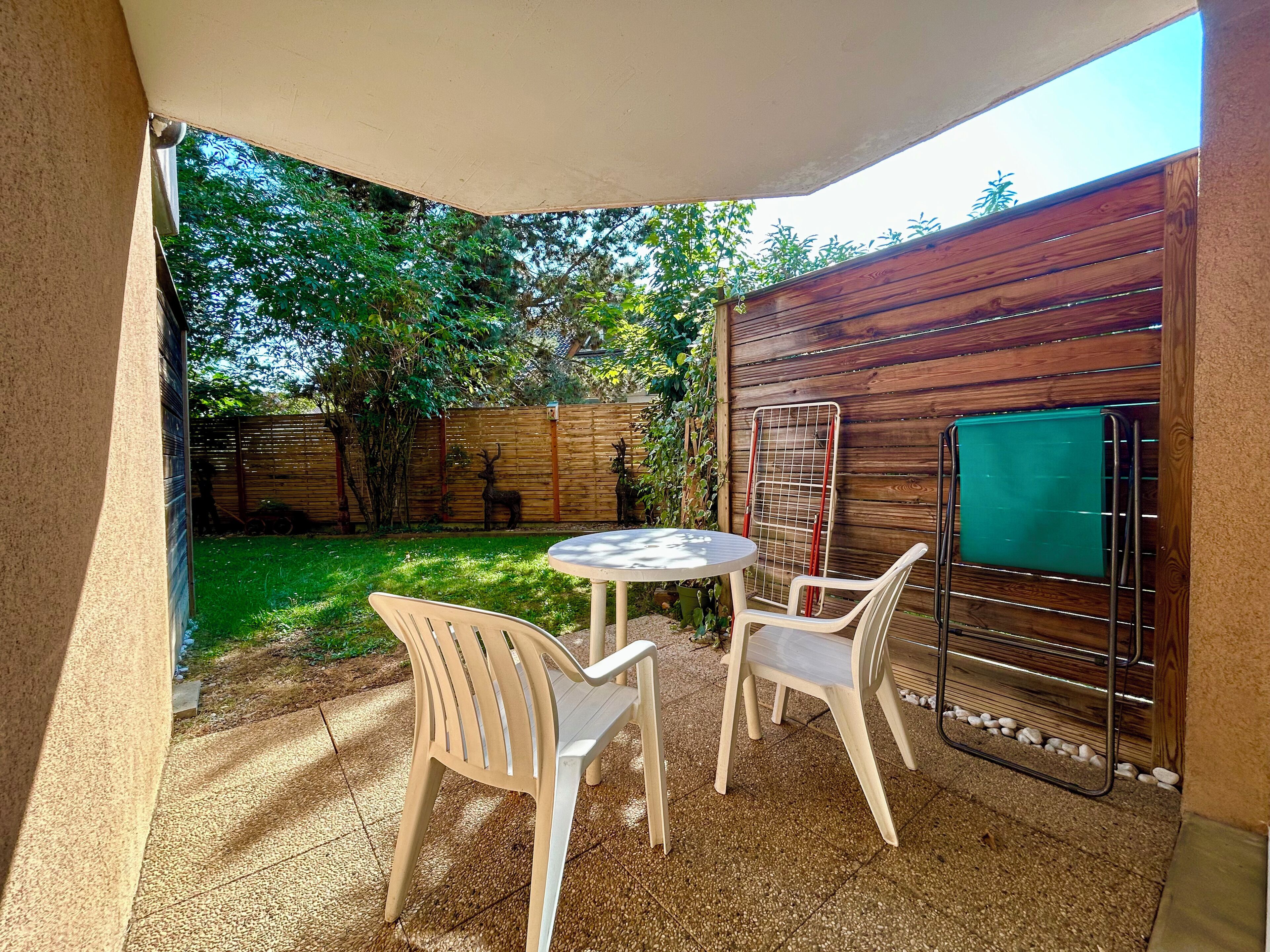 double room, garden area | terrace/patio