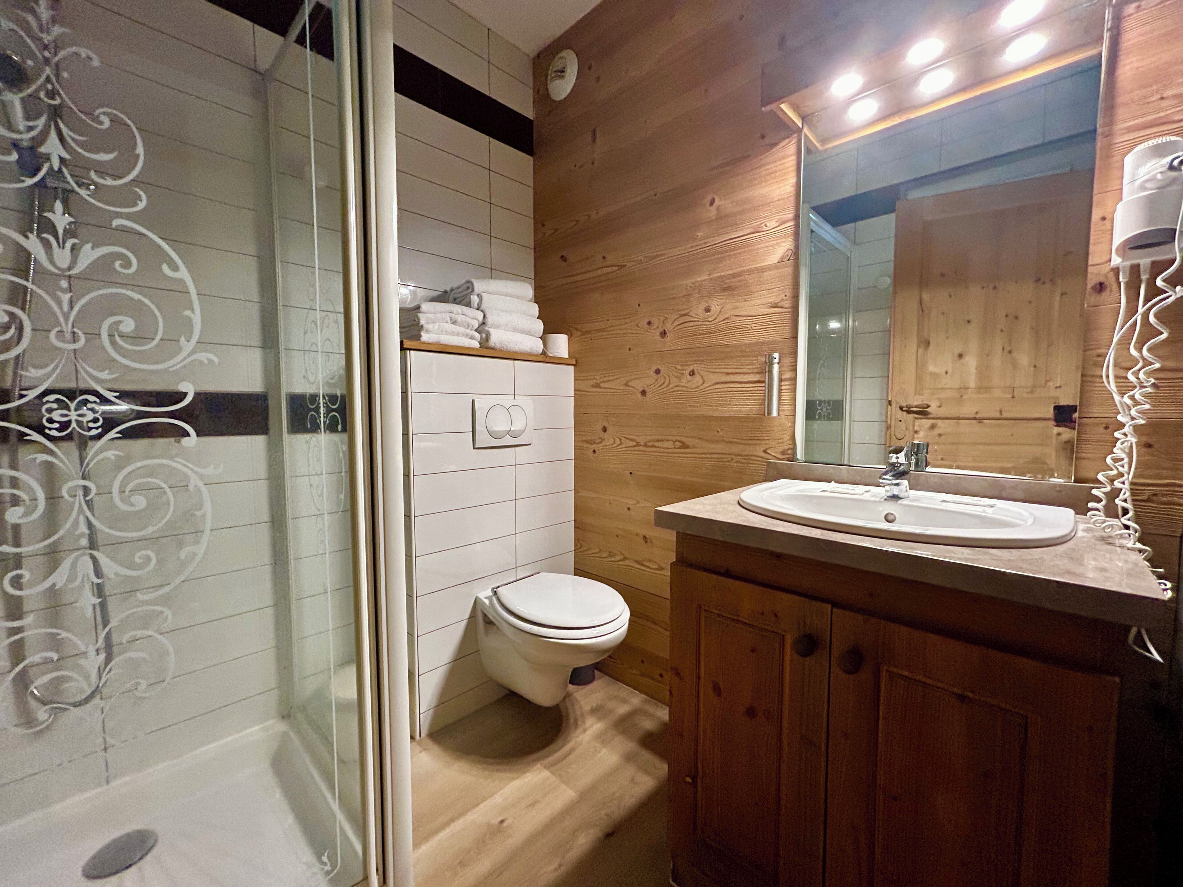 superior apartment, 1 bedroom, kitchenette | bathroom | shower, hair dryer, towels, soap