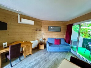 Apartemen Superior, 1 kamar tidur, dapur kecil | Area keluarga | Meja tenis meja dan buku