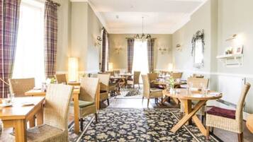 Free daily English breakfast