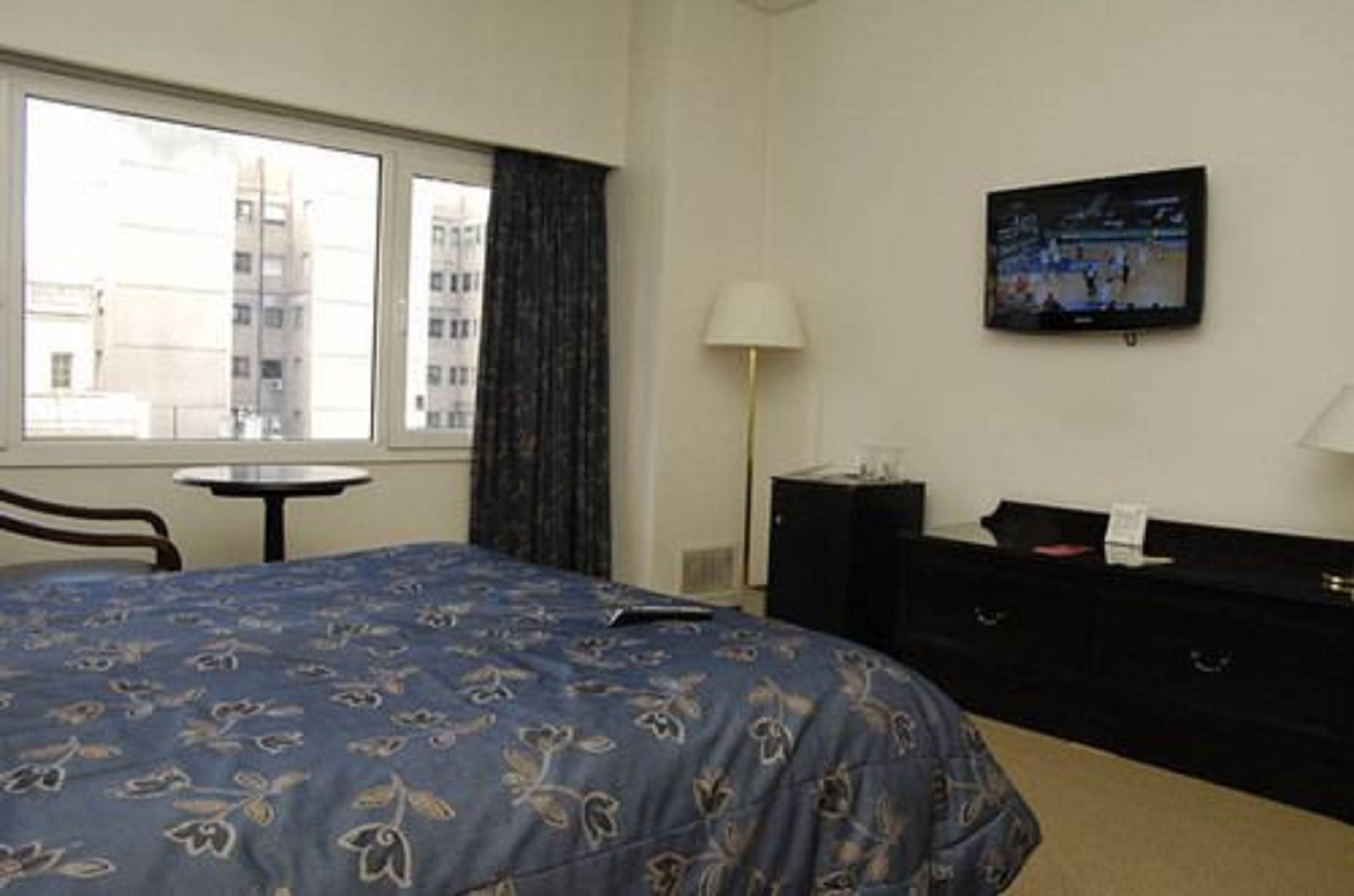 hypo-allergenic bedding, down duvets, in-room safe