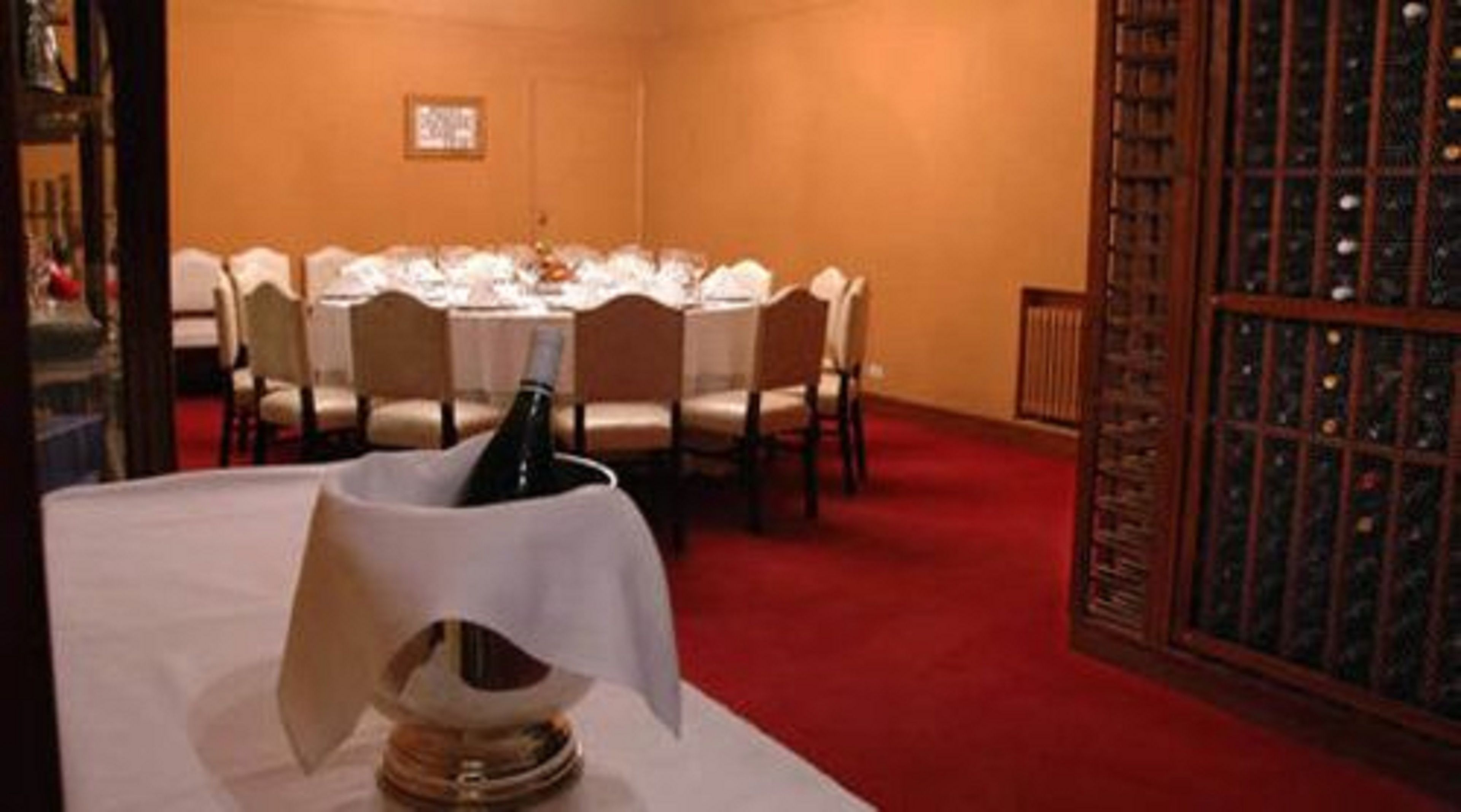 lunch, dinner and brunch served