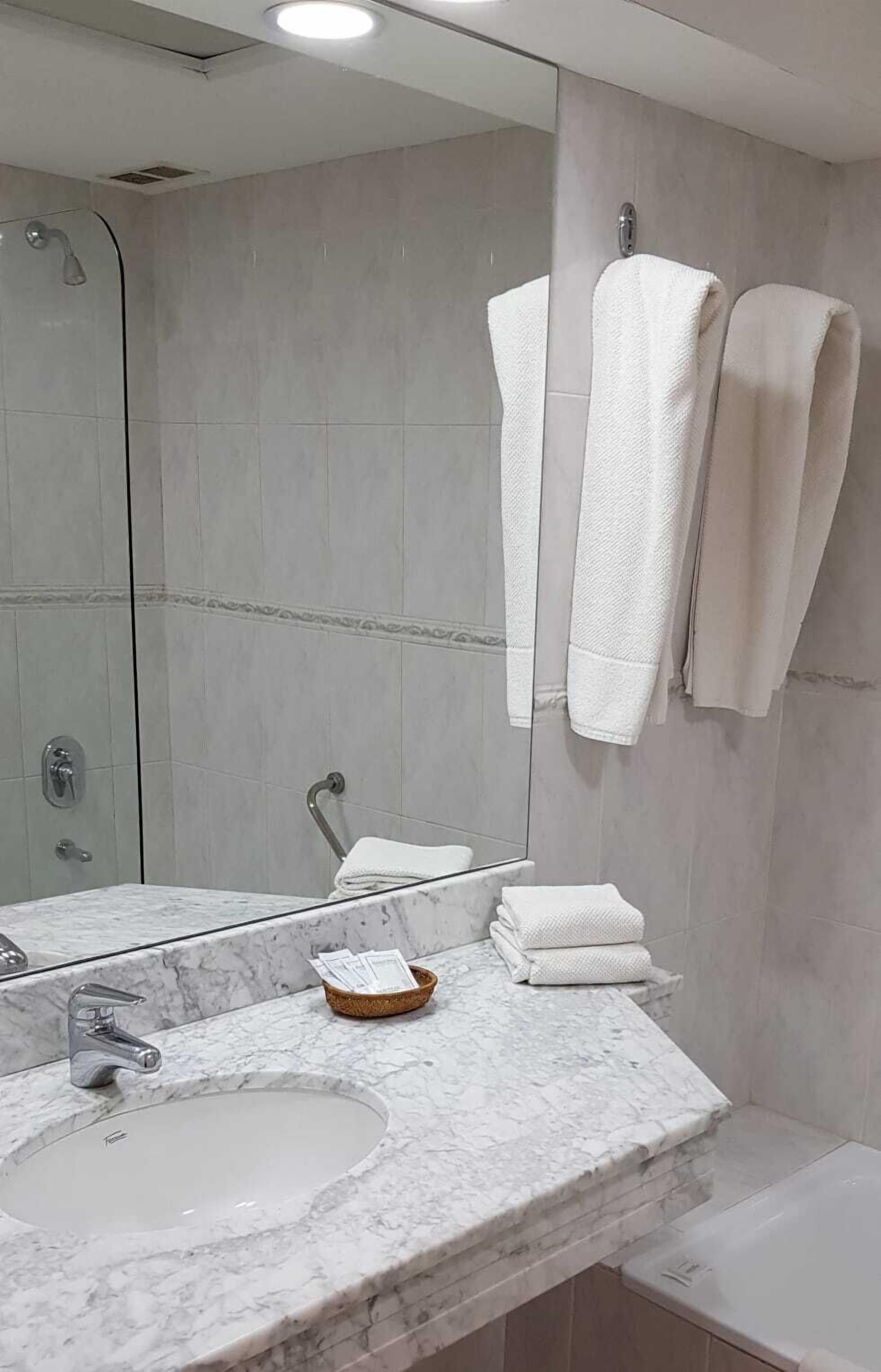 combined shower/bathtub, deep-soaking bathtub, rainfall showerhead