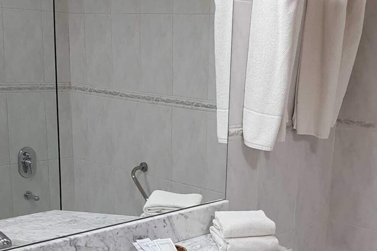 combined shower/bathtub, deep-soaking bathtub, rainfall showerhead