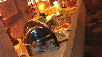 Desayuno buffet los fines de semana (PLN 60 por persona)