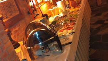 Daily buffet breakfast (PLN 60 per person)