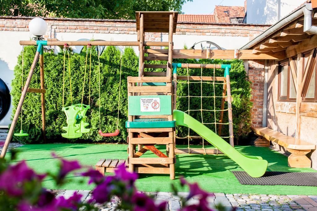 children’s play area – outdoor