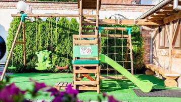 Children’s play area – outdoor