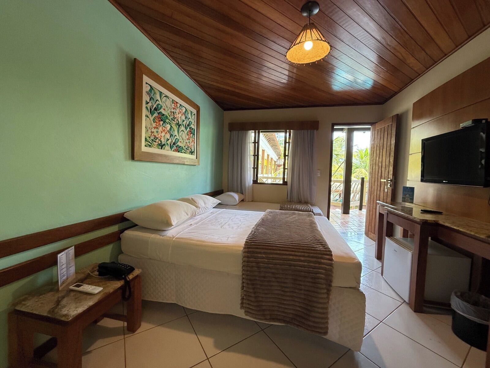 Suite Luxo | Minibar, blackout drapes, free WiFi, bed sheets