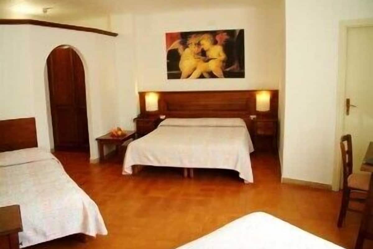 quadruple room | minibar, in-room safe, cots/infant beds, free wifi