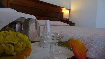 Minibar, una cassaforte in camera, culle/letti per bambini (a pagamento)