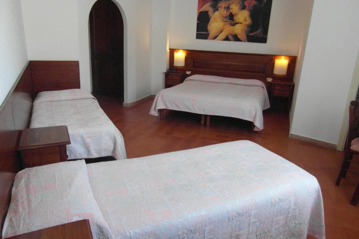 minibar, in-room safe, cots/infant beds, free wifi