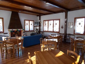 Italian cuisine, al fresco dining
