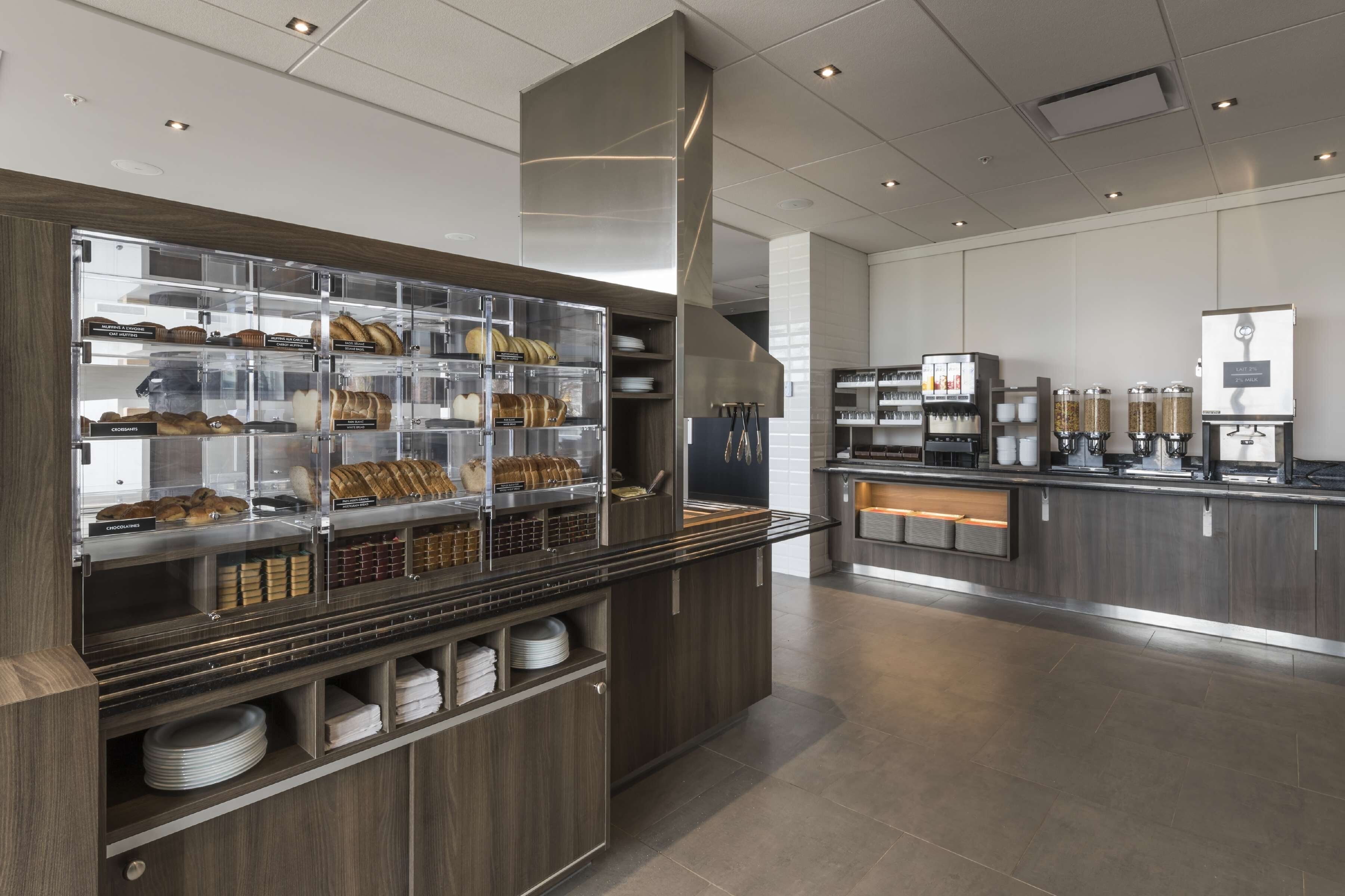 breakfast, lunch, dinner served; al fresco dining