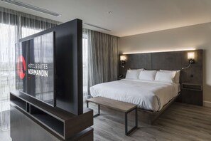 Ropa de cama de alta calidad, escritorio y insonorización