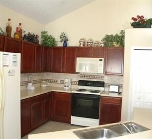 Full-size fridge, microwave, stovetop, dishwasher
