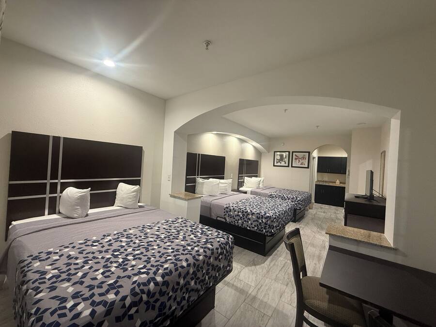 Caja de seguridad en la habitación, escritorio y cortinas blackout