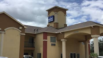 Mặt tiền nơi lưu trú