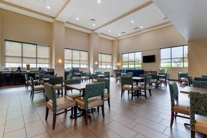 Free daily continental breakfast  - Comfort Suites Kingsport South (Kingsport)
