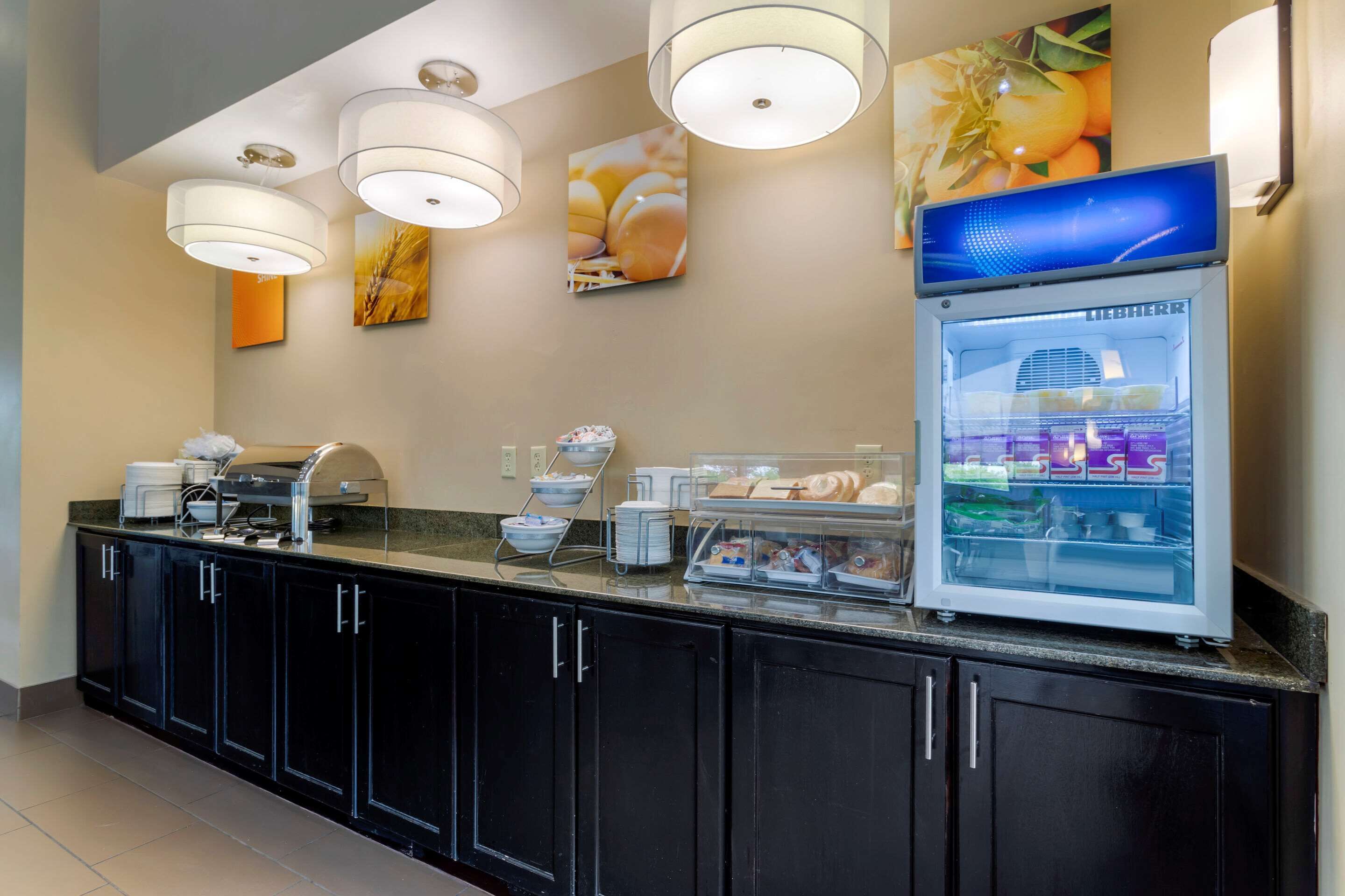 free daily continental breakfast