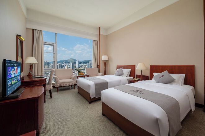 Minibar, in-room safe, alarm clocks