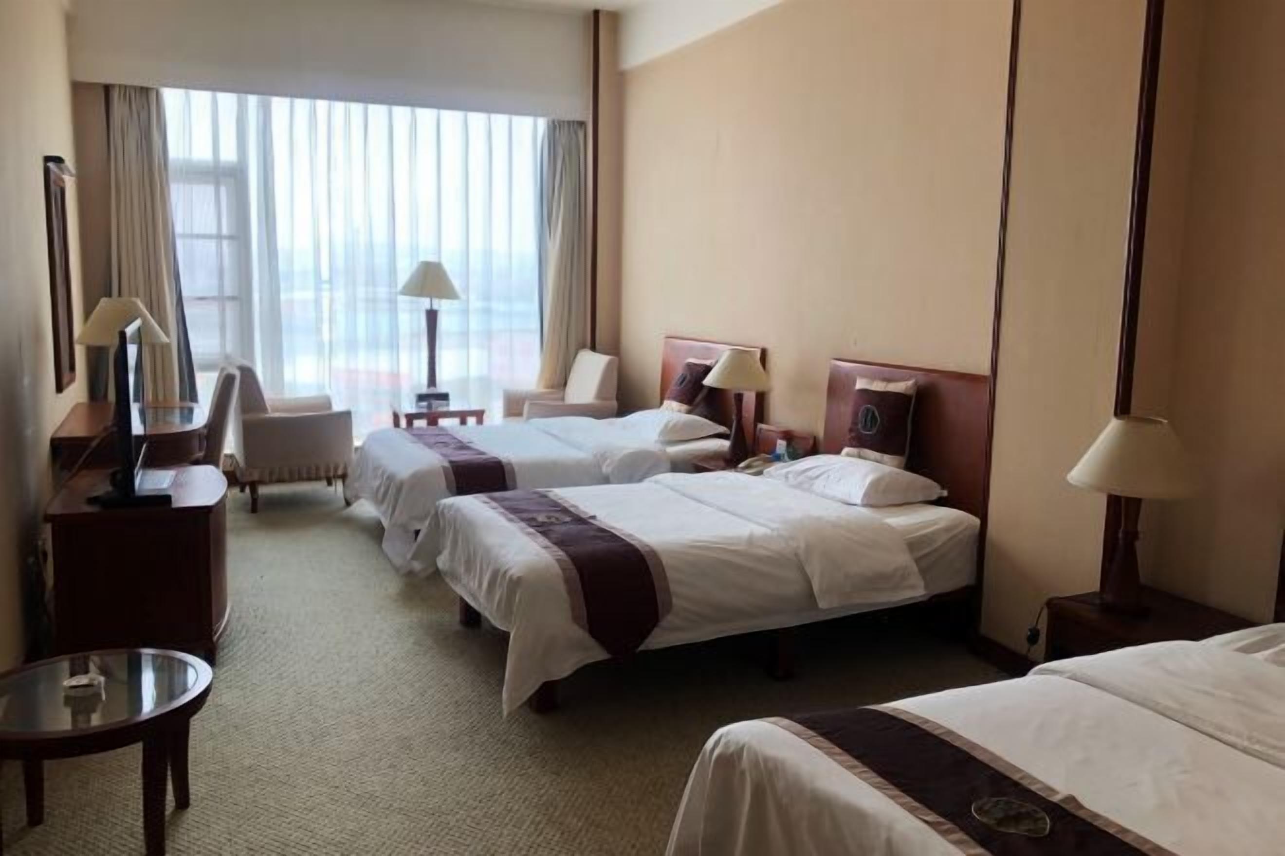 Minibar, in-room safe, alarm clocks