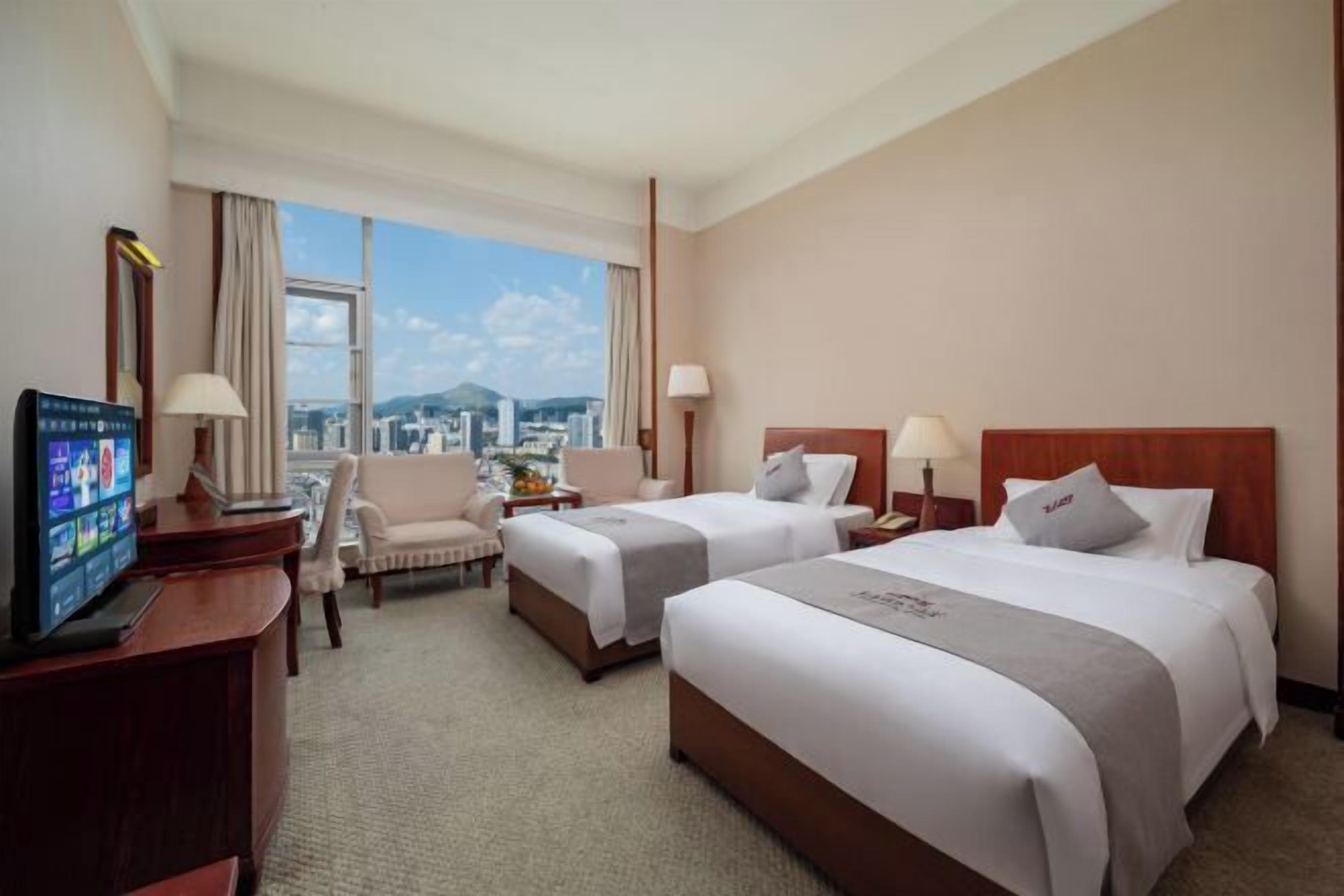 Minibar, in-room safe, alarm clocks