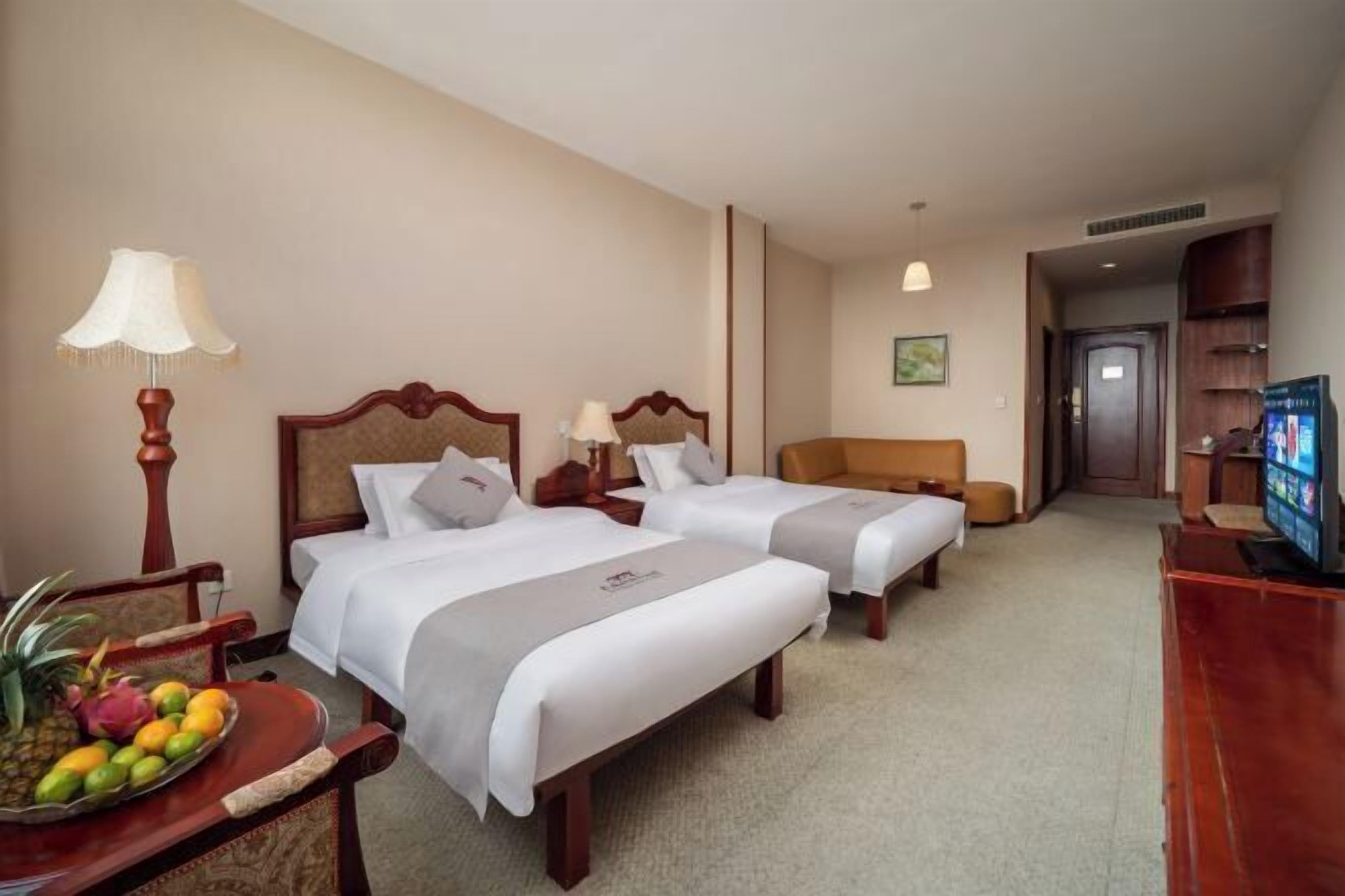 Minibar, in-room safe, alarm clocks