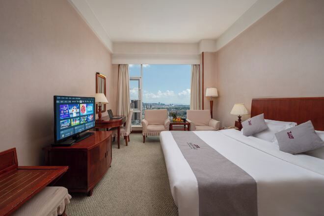 Minibar, in-room safe, alarm clocks