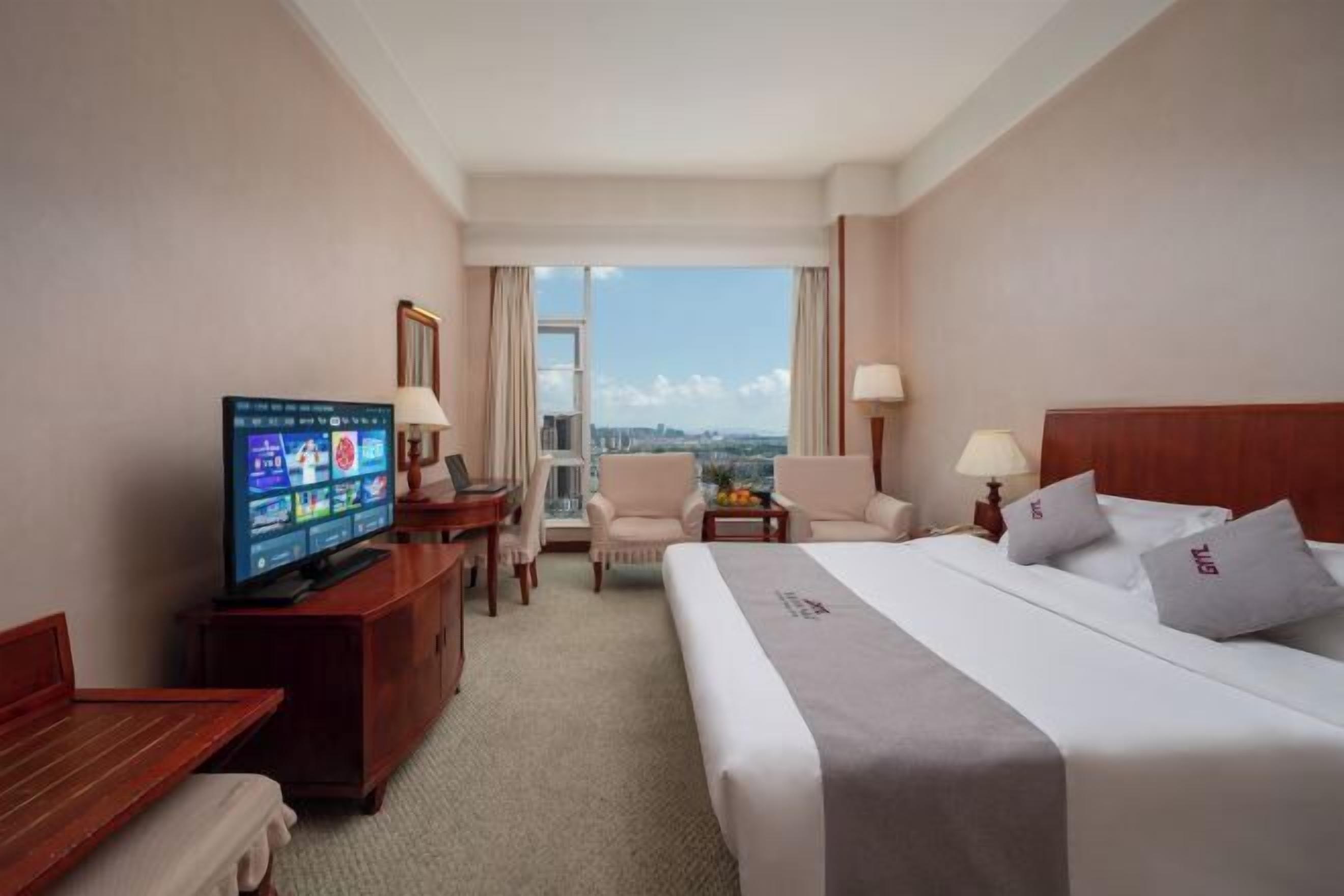 Minibar, in-room safe, alarm clocks