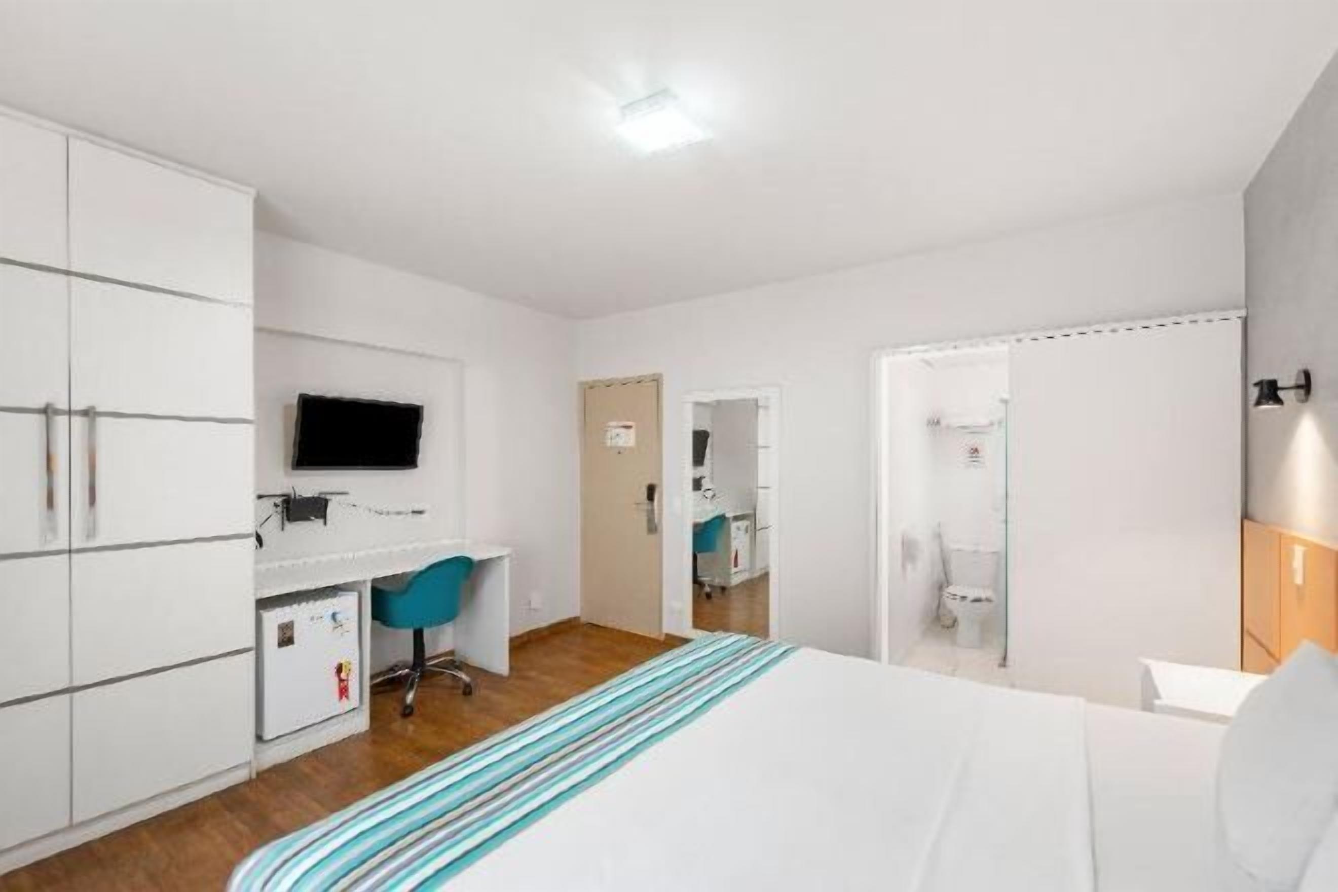 In-room safe, desk, iron/ironing board, free WiFi