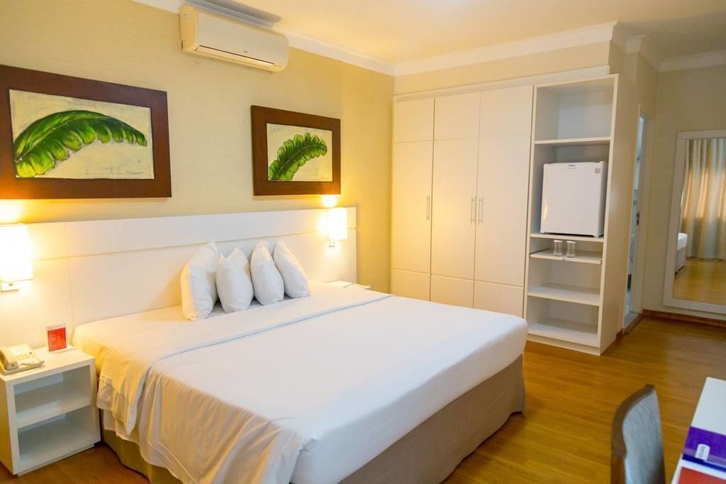 Caja fuerte, escritorio, tabla de planchar con plancha y wifi gratis