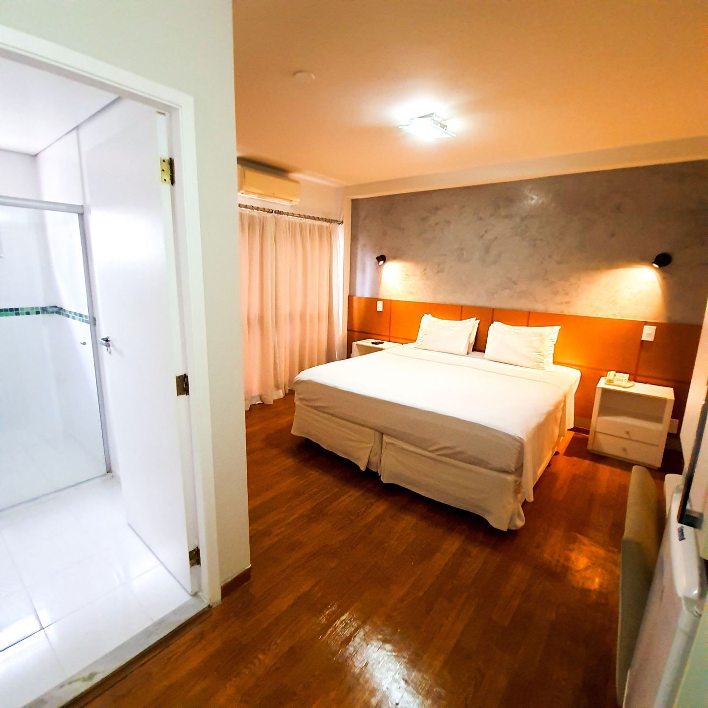 ตู้นิรภัยในห้องพัก, โต๊ะทำงาน, เตารีด/โต๊ะรีดผ้า, Wi-Fi ฟรี