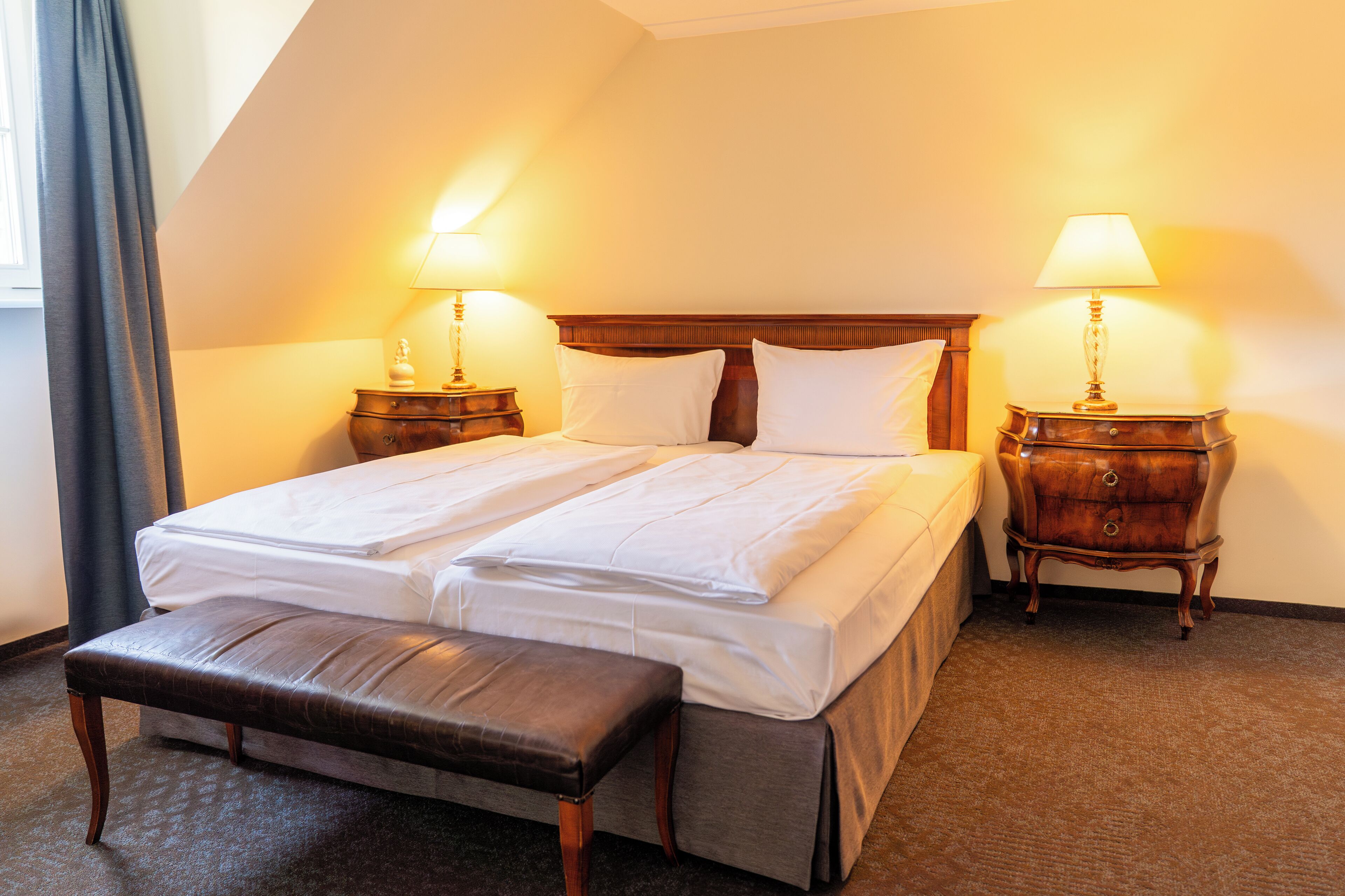 Classic Junior-Suite | Minibar, in-room safe, desk, laptop workspace