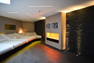 Un sauna, baño turco, tratamientos corporales, masajes deportivos