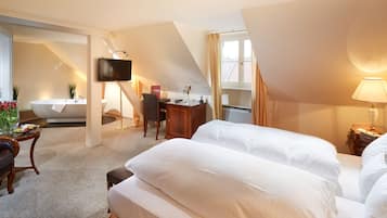 Classic Junior-Suite | Minibar, caja de seguridad en la habitación y escritorio